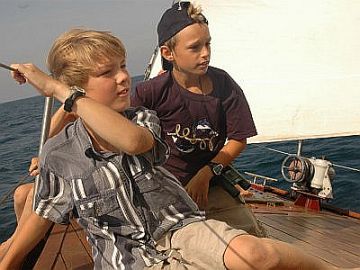 1225294711 parusa02m.jpg