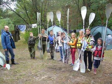 48 1185821193 816 Sorevnovaniya detey na baydarkah - Pered zaplyvomsmallm.jpg